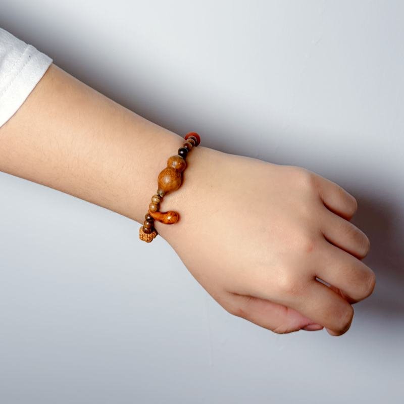 Water drop shaped cow bone sandalwood bead gourd bracelet