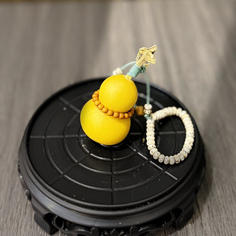 Natural gourd hand twisting