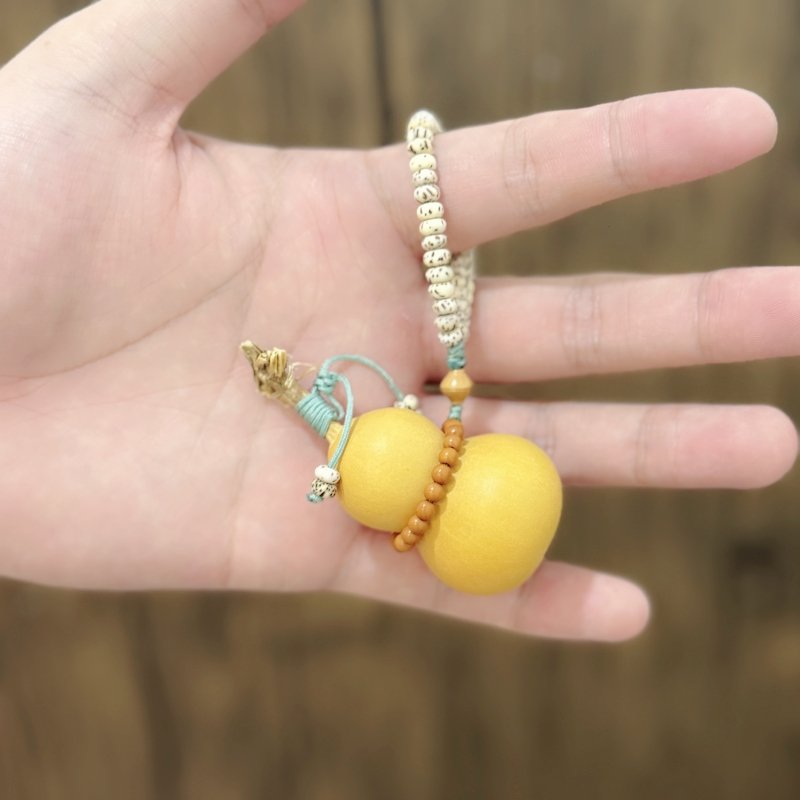 Natural gourd hand twisting